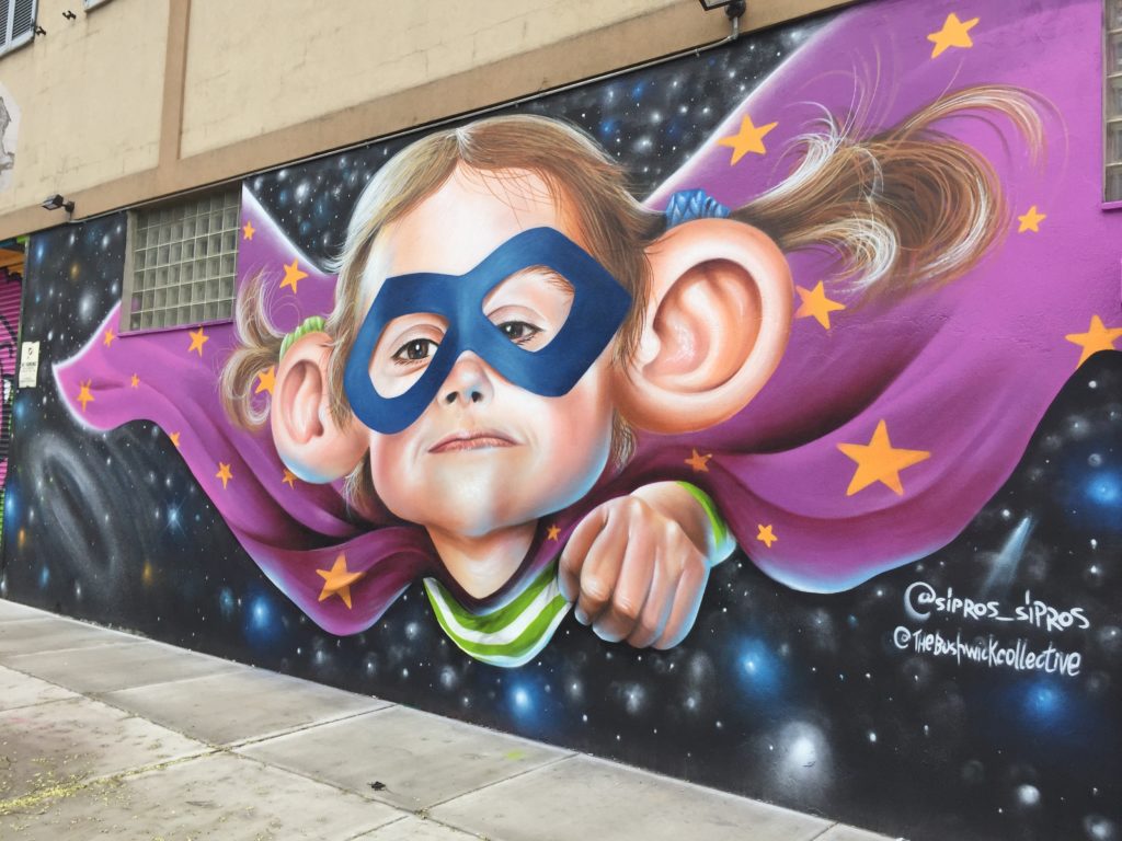Super Hero Girl par l'artiste Sipros au Bshwick Collective