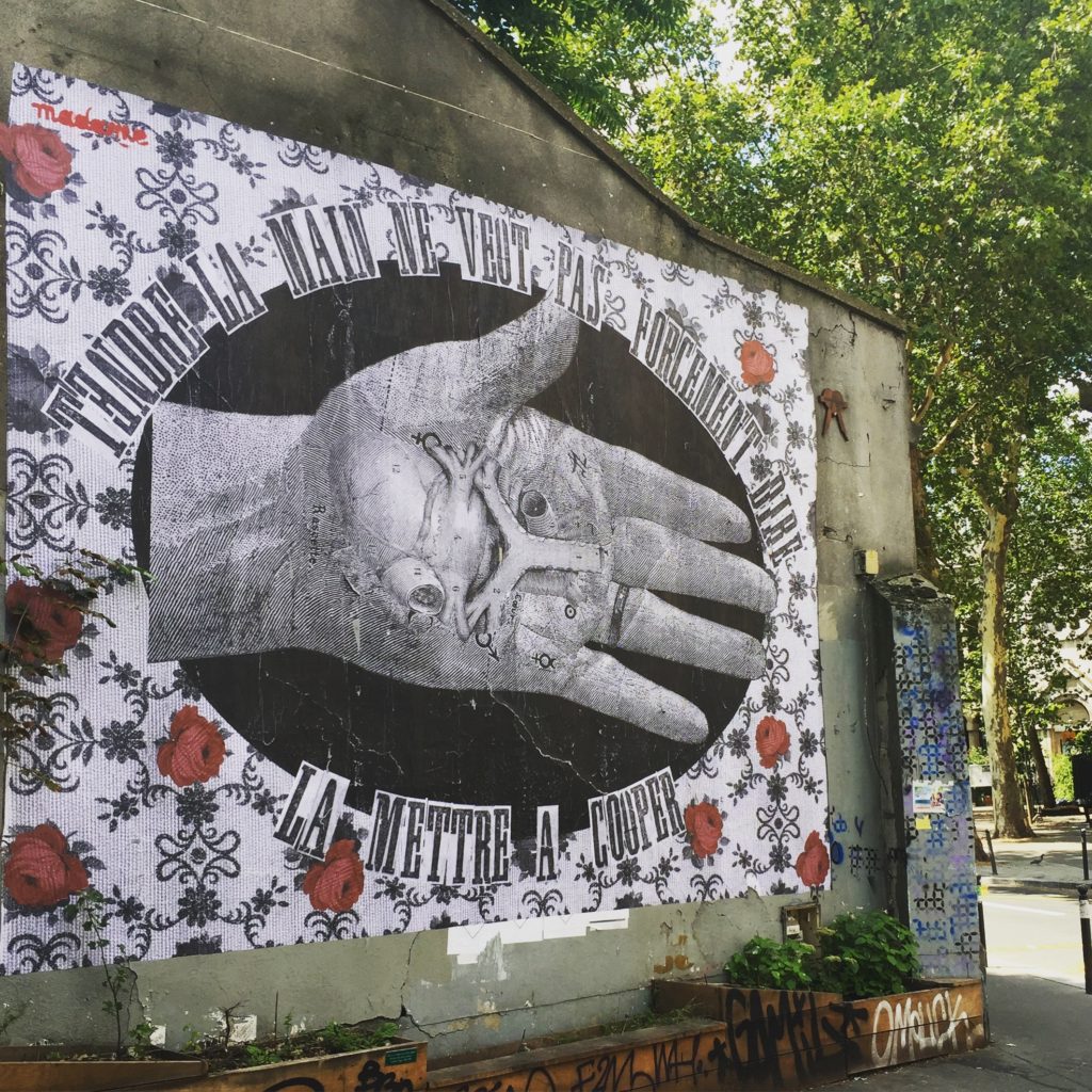 oeuvre street art réalisée par Madame Moustache à Paris