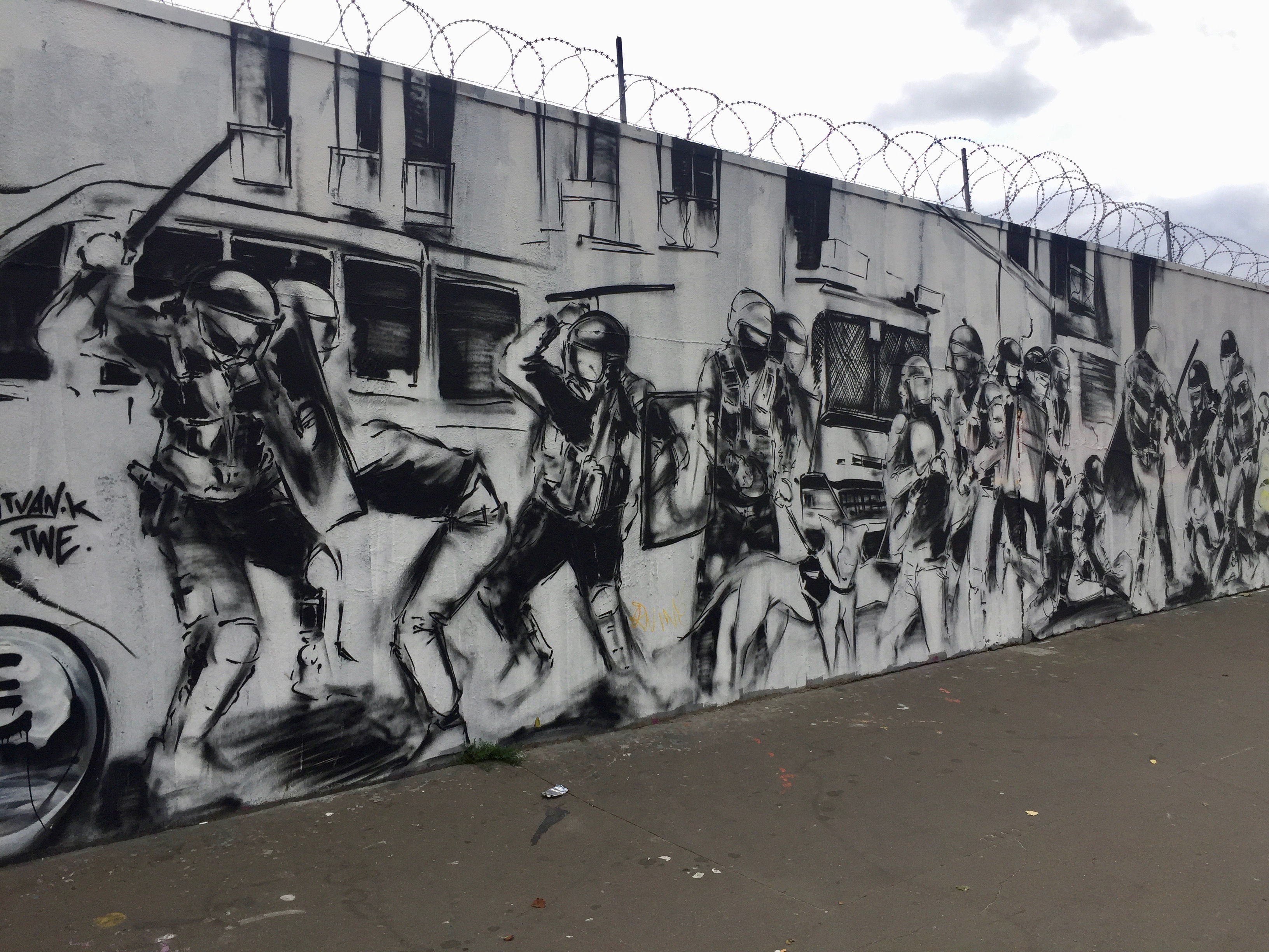 in Paris, a Street Art wall transformed into a revolutionary pamphlet ...